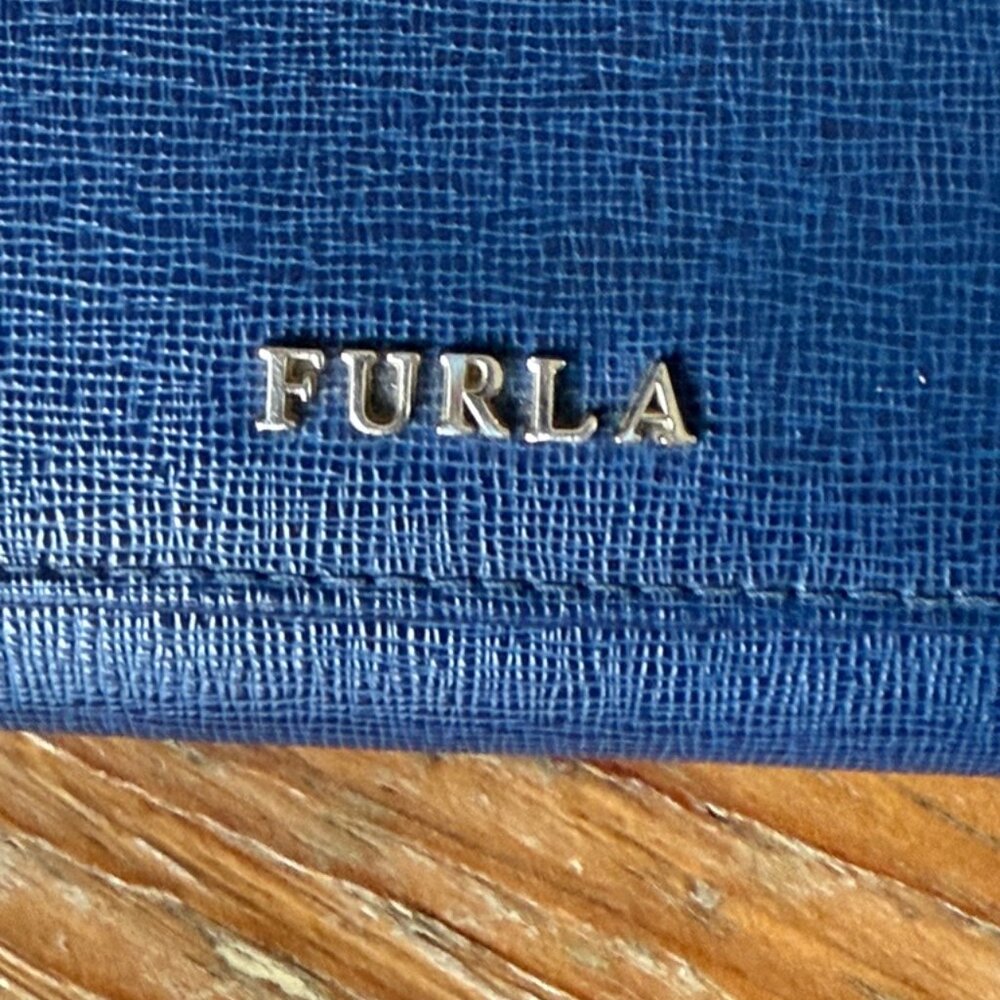 Furla Textured Wallet - Picture 3 of 10